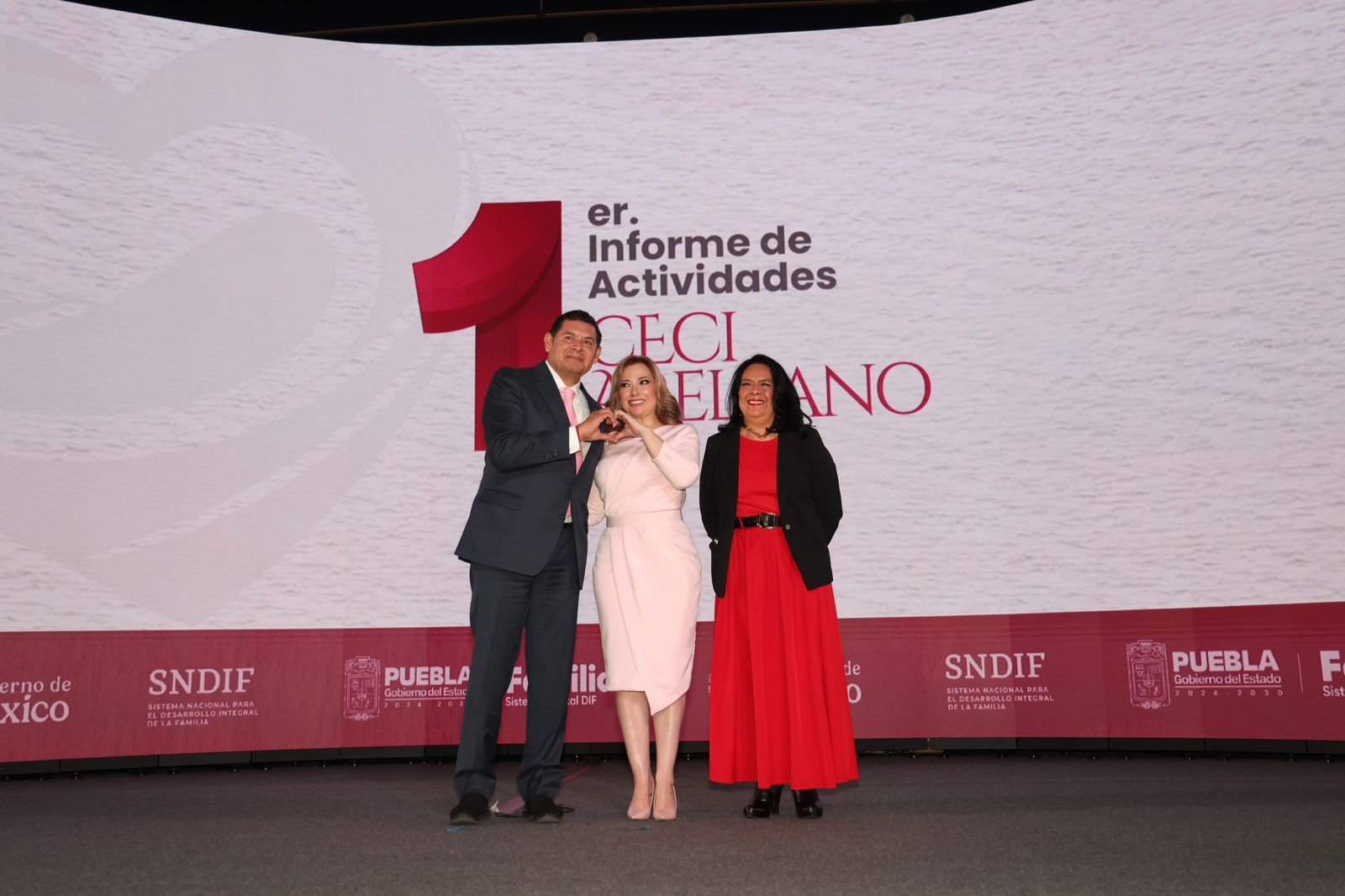 Ceci Arellano DIF Puebla reconocimiento