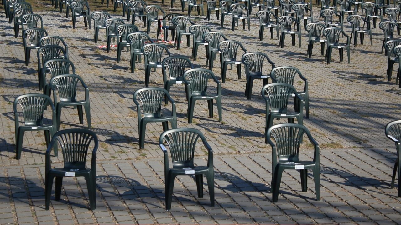 La magia de las filas conversaciones inesperadas