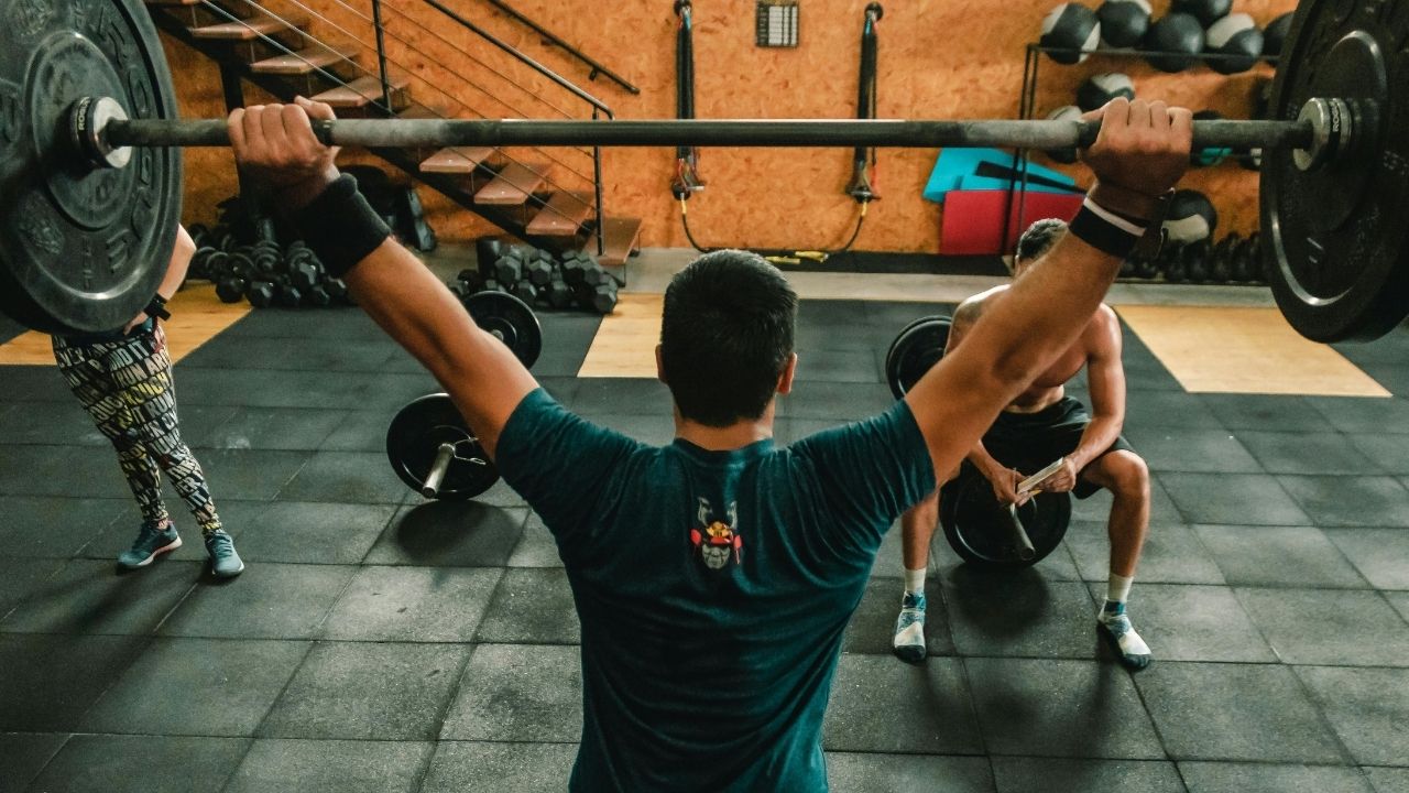 Gimnasio en China promete un Porsche a quien baje 45 kilos en 90 días