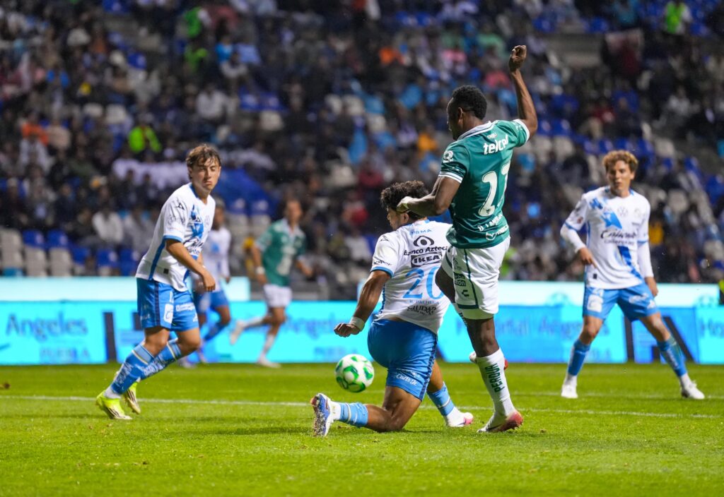 Puebla vs León | J14 Liga MX CL 26. Foto: Alberto Maurno