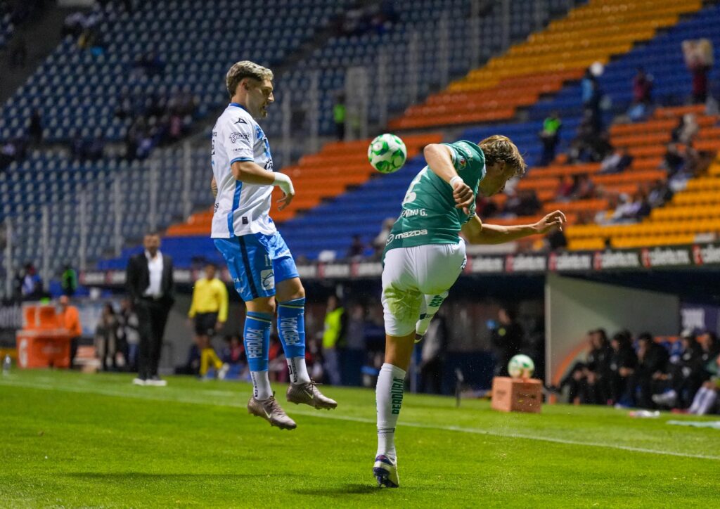 Puebla vs León | J14 Liga MX CL 26. Foto: Alberto Maurno