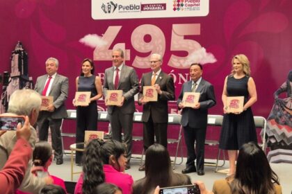 Presentan “Secretos del estante” en el Palacio Municipal