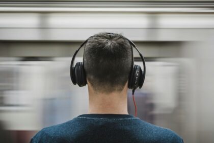 Por qué se te pega una canción: qué son los earworms