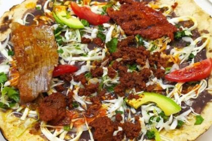 Tlayudas: origen, historia y qué llevan este platillo oaxaqueño