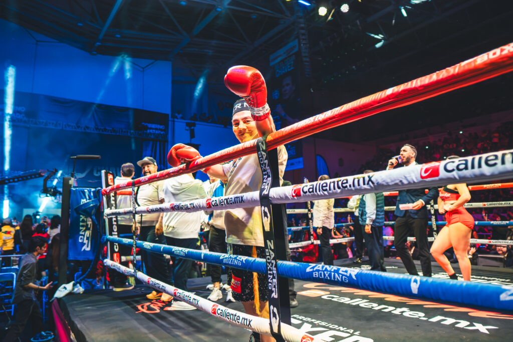 Julio César Chávez y Travieso Arce reviven la pasión del boxeo en pelea de exhibición