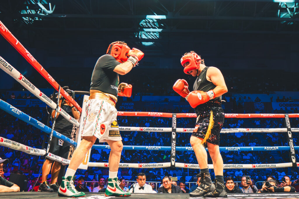 Julio César Chávez y Travieso Arce reviven la pasión del boxeo en pelea de exhibición