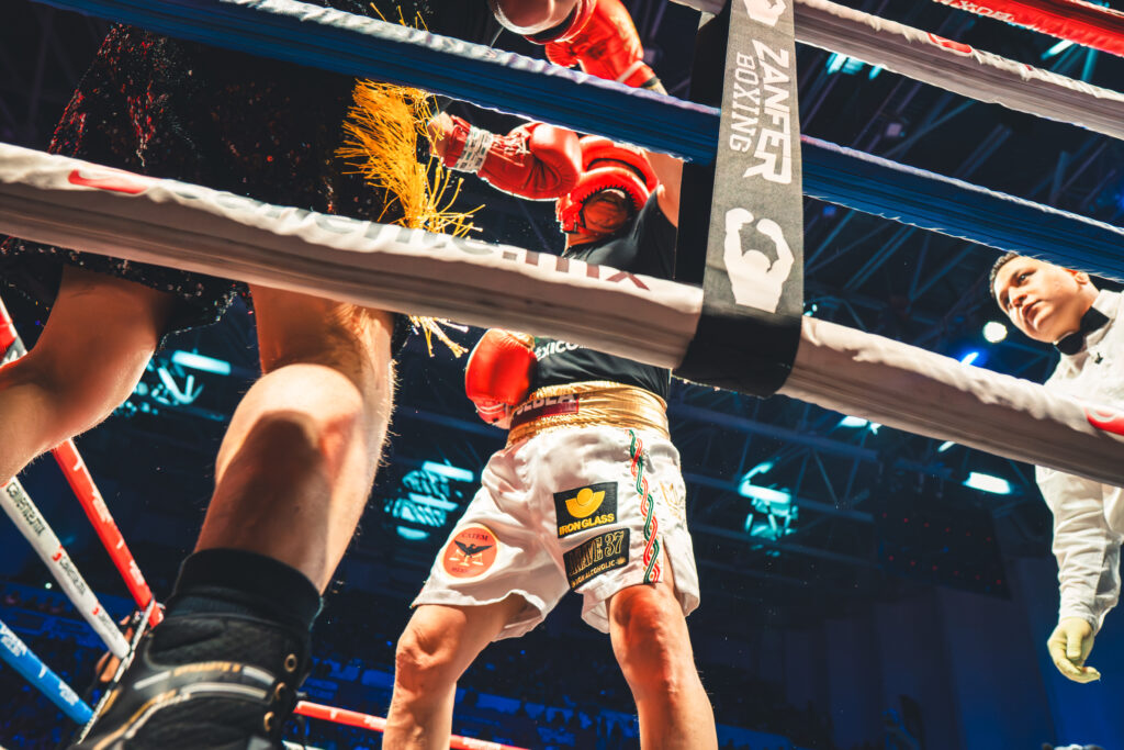 Julio César Chávez y Travieso Arce reviven la pasión del boxeo en pelea de exhibición