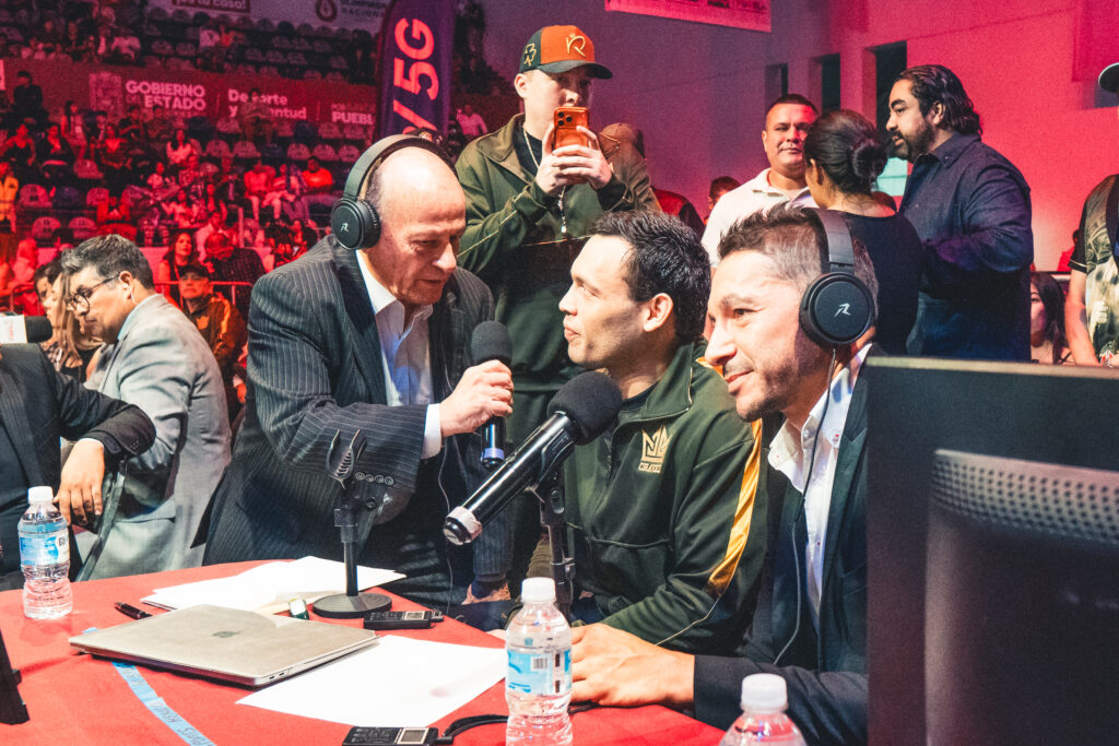 Julio César Chávez y Travieso Arce reviven la pasión del boxeo en pelea de exhibición