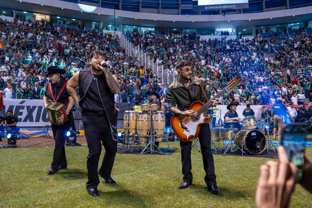 Grupo Frontera en el Estadio Cuauhtémoc. Foto: Ludwin Cuevas