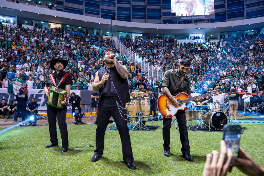 Grupo Frontera en el Estadio Cuauhtémoc. Foto: Ludwin Cuevas