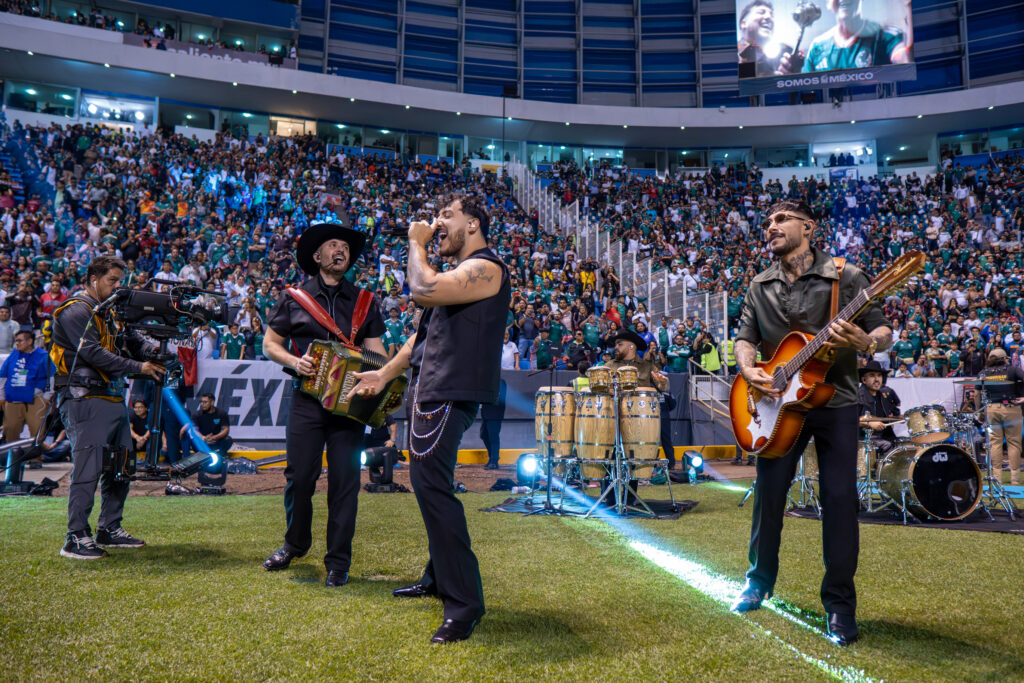 Grupo Frontera en el Estadio Cuauhtémoc. Foto: Ludwin Cuevas