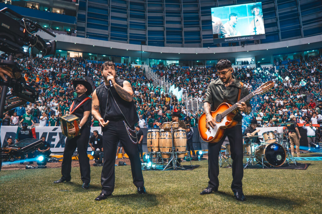 Grupo Frontera en el Estadio Cuauhtémoc. Foto: Ludwin Cuevas