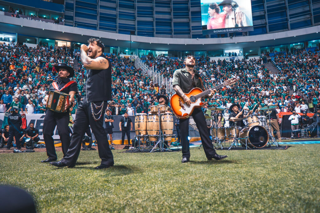 Grupo Frontera en el Estadio Cuauhtémoc. Foto: Ludwin Cuevas