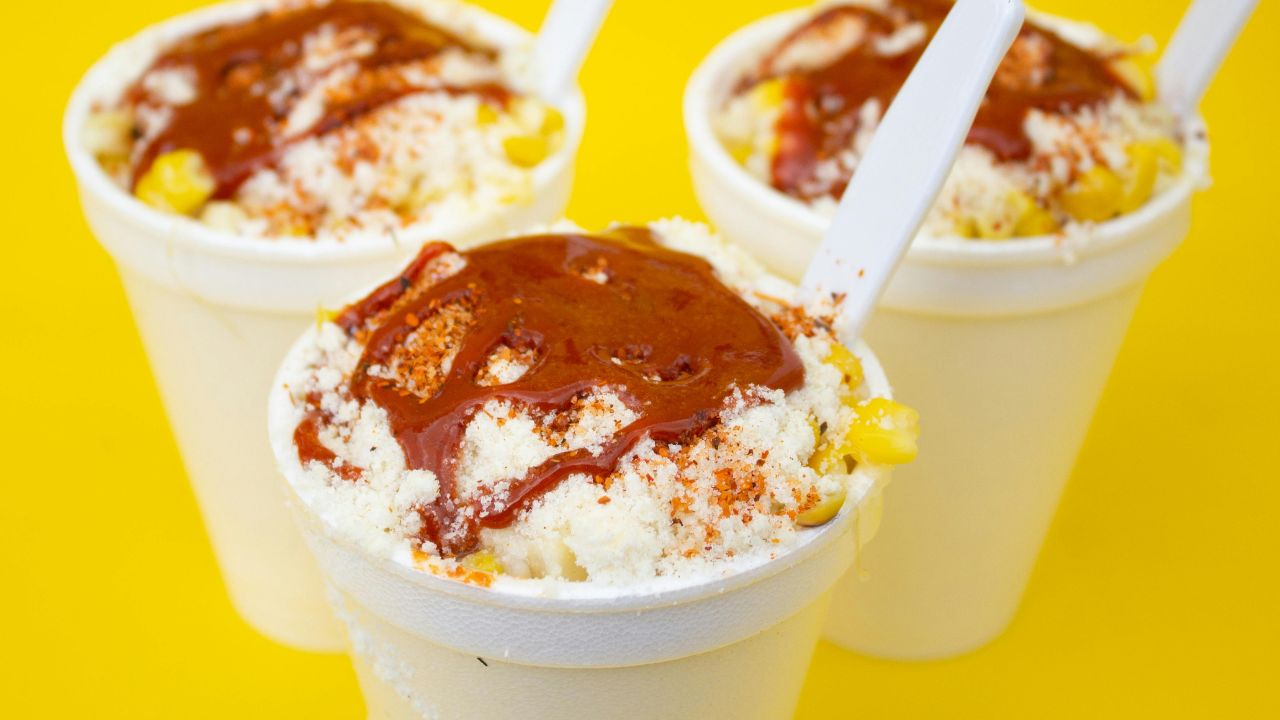 ¿Elote en vaso o esquite? El debate mexicano que nunca termina