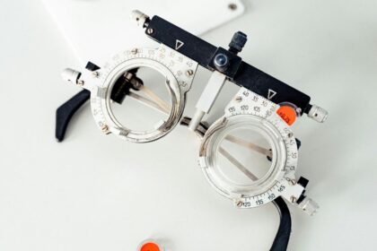 Los primeros lentes de la historia y cómo evolucionaron hasta la actualidad