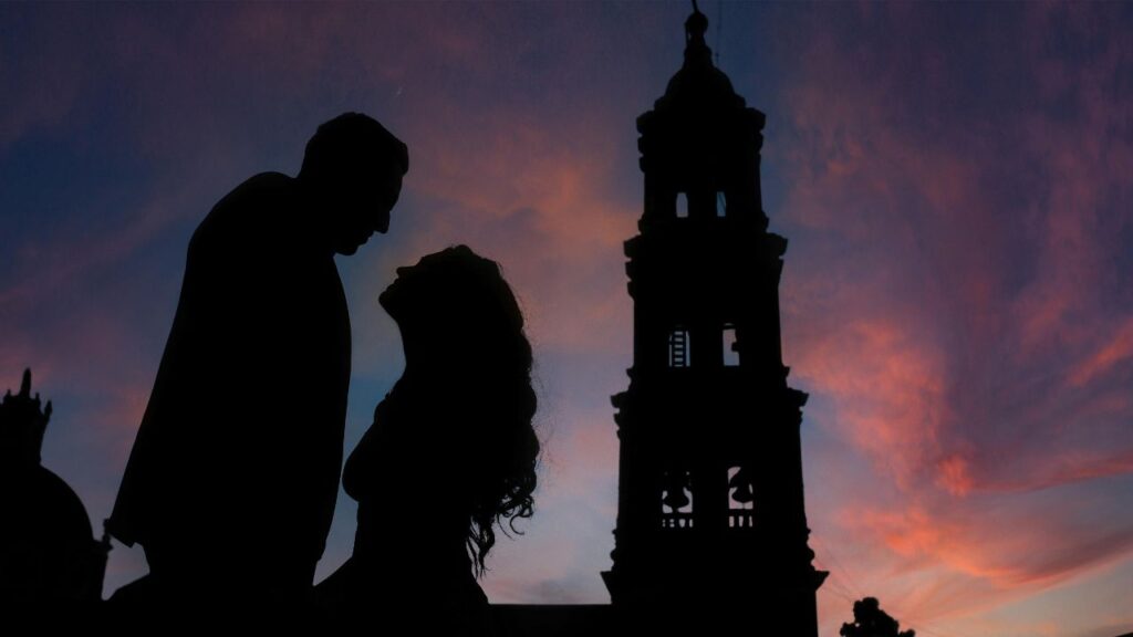 Jueves Retro recordó canciones sobre amantes y amores ocultos