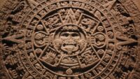 Esculturas que cuentan la historia de México: un recorrido con Héctor Fernández de Lara