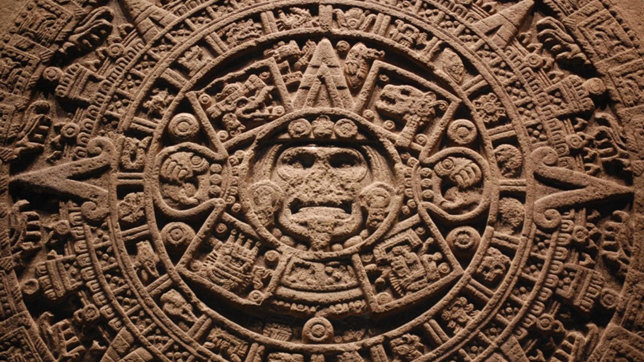 Esculturas que cuentan la historia de México: un recorrido con Héctor Fernández de Lara
