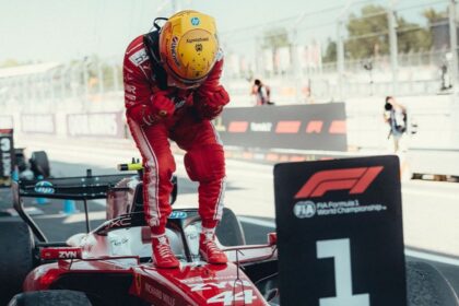 GP de Barcelona 2026: Hamilton gana con Ferrari y Mercedes deja escapar la victoria