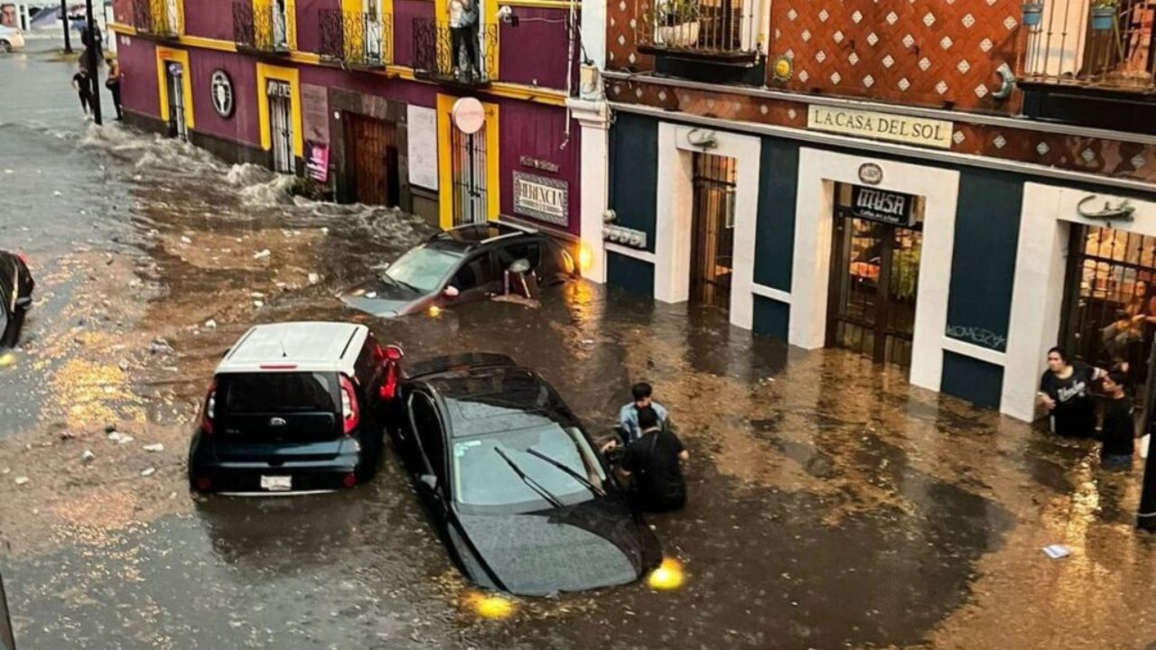 Lluvias dejan pérdidas millonarias a comerciantes de la 2 Oriente en Puebla