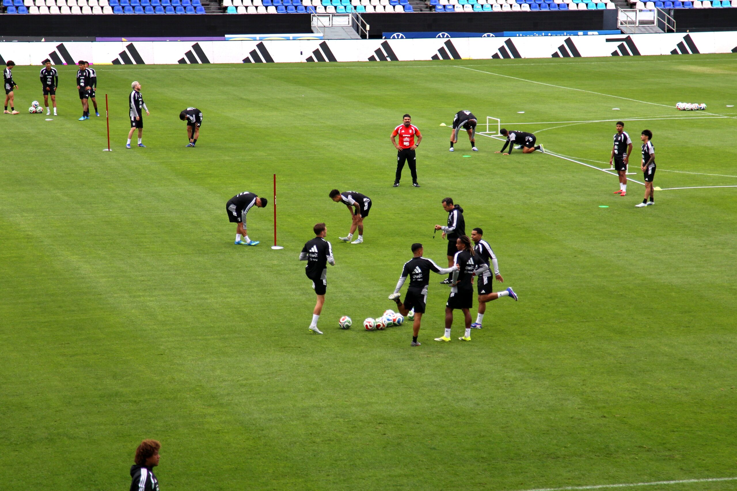 Perú y España afinan detalles para su duelo internacional en el Estadio Cuauhtémoc
