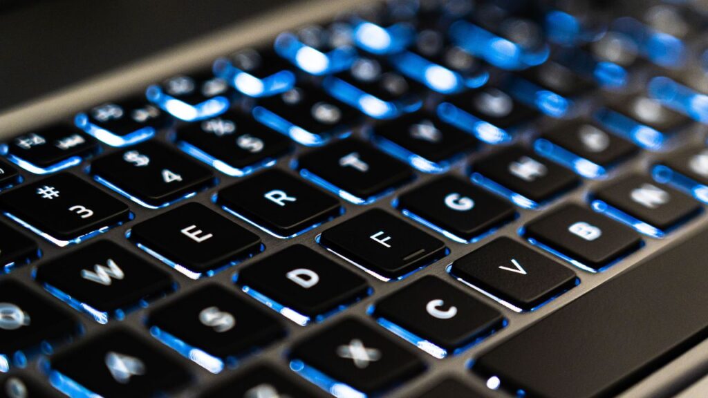 ¿Por qué los teclados cambian según el país? Descubre la razón