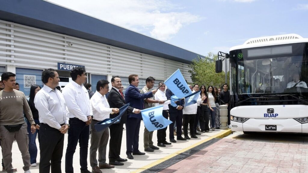 BUAP incorpora 31 nuevas unidades a su Sistema de Transporte Universitario