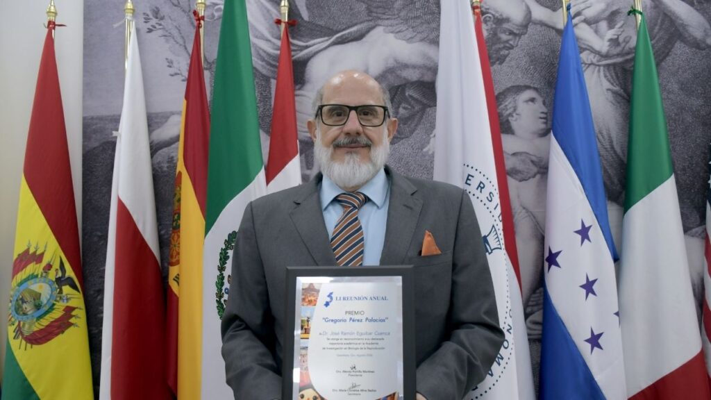 Investigador BUAP recibe premio “Gregorio Pérez Palacios” por su trayectoria científica