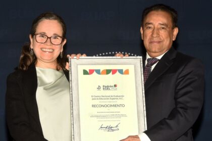 BUAP reconoce a 115 egresados con Premio Ceneval