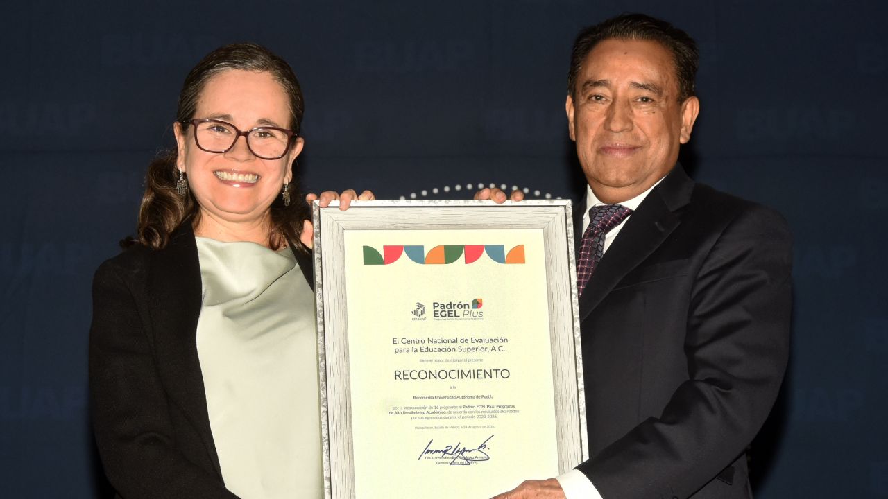 BUAP reconoce a 115 egresados con Premio Ceneval