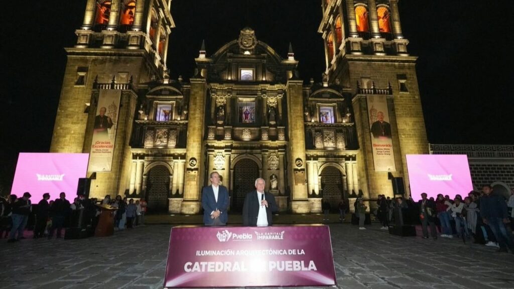 Catedral de Puebla estrena 460 luces LED