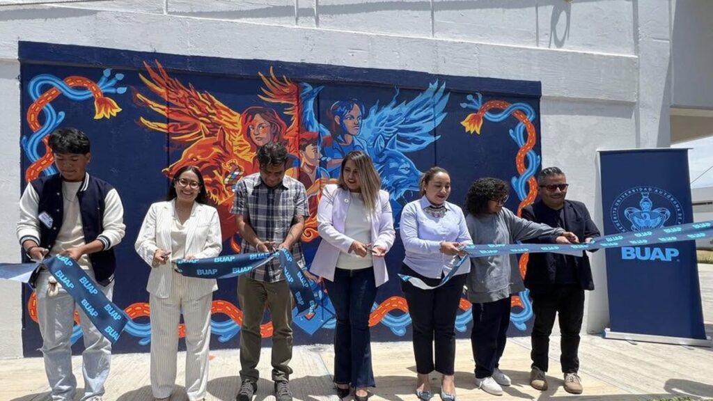 Estudiantes BUAP crean mural en Tepeaca