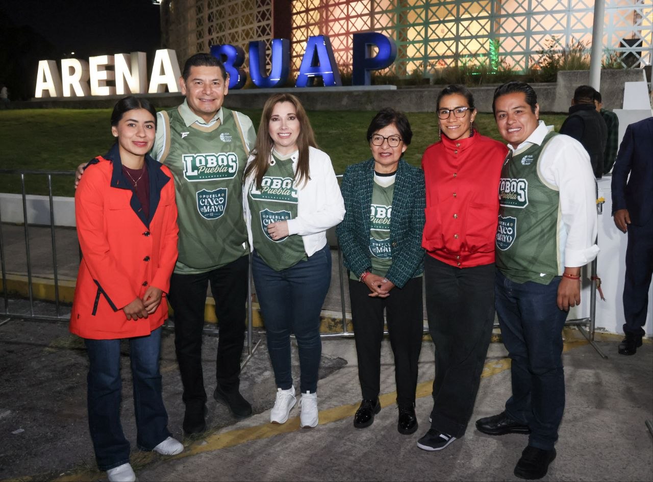 Armenta Mier preside encuentro de básquetbol profesional en Puebla