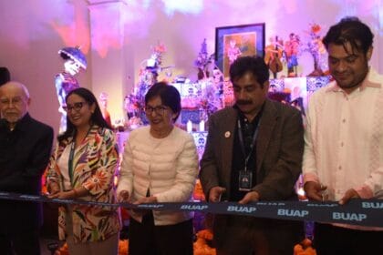 BUAP inaugura ofrenda dedicada a artistas universitarios