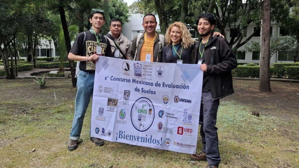 Estudiantes evalúan suelos en Puebla con la BUAP
