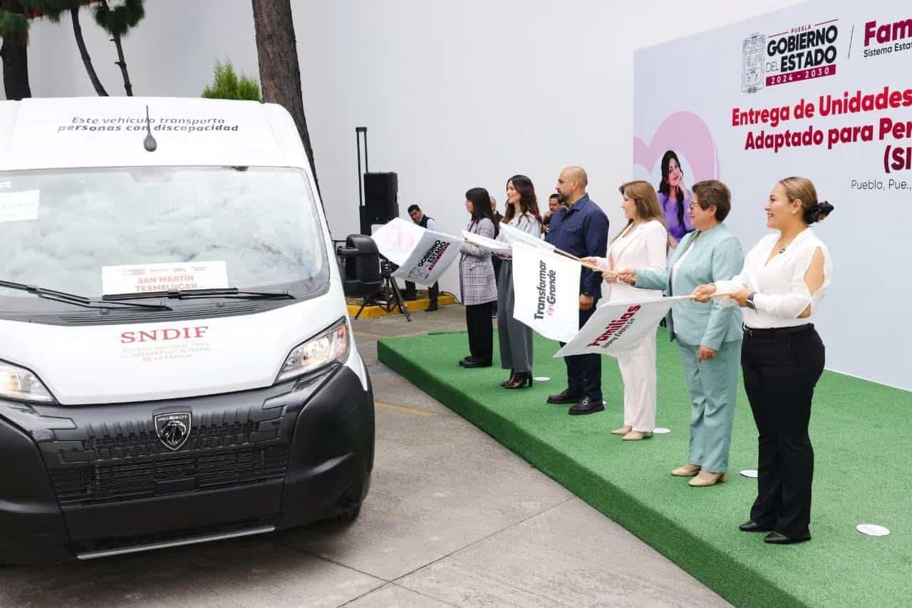 SNDIF y SEDIF entregan cuatro unidades adaptadas para personas con discapacidad