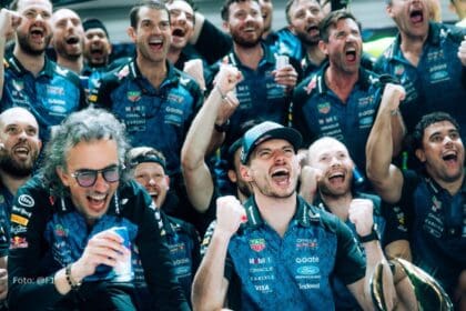 Verstappen conquista Singapur y Antonelli se acerca al título
